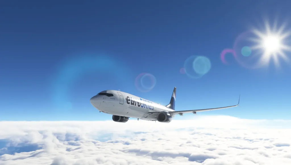 PMDG 737-800 von euroSKIES fliegt virtuell über den Wolken mit der Sonne im Hintergrund.